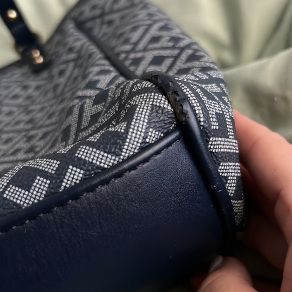 TOMMY HILFIGER Logo Tote Handbag - Picture 4 of 10